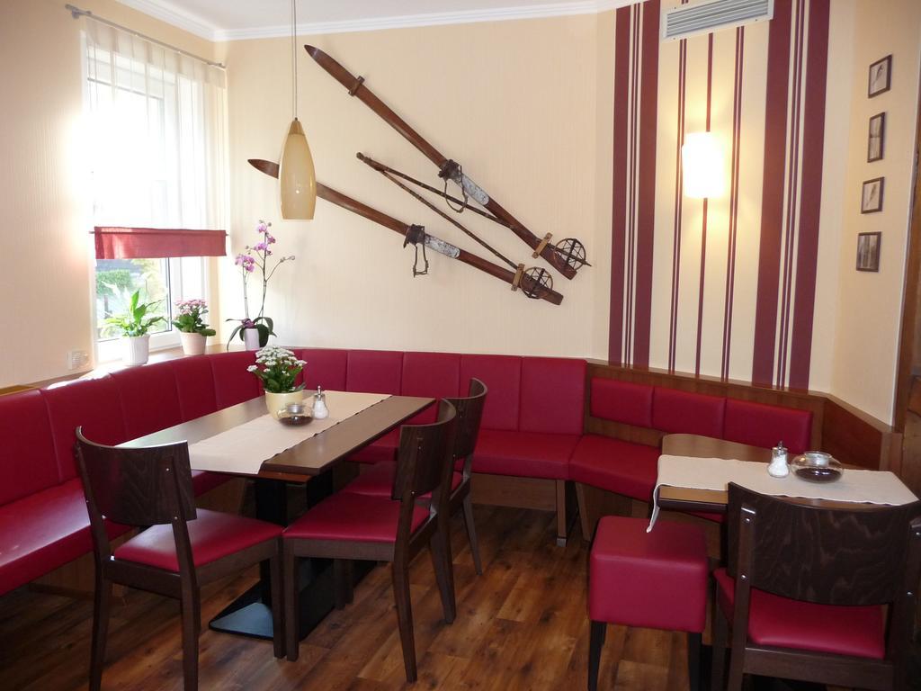 Cafe-Restaurant Pension Haus Flora Оберхоф Екстериор снимка